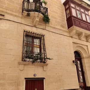 Semi-basement, Cosy Interconnected To Our A Traditional Maltese Townhouse Apartment Senglea